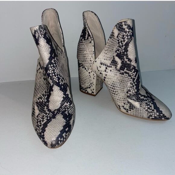 Steve Madden Snakeskin Booties Womens 9 Block Heel Ankle Boots Statement Fashion - Picture 1 of 7